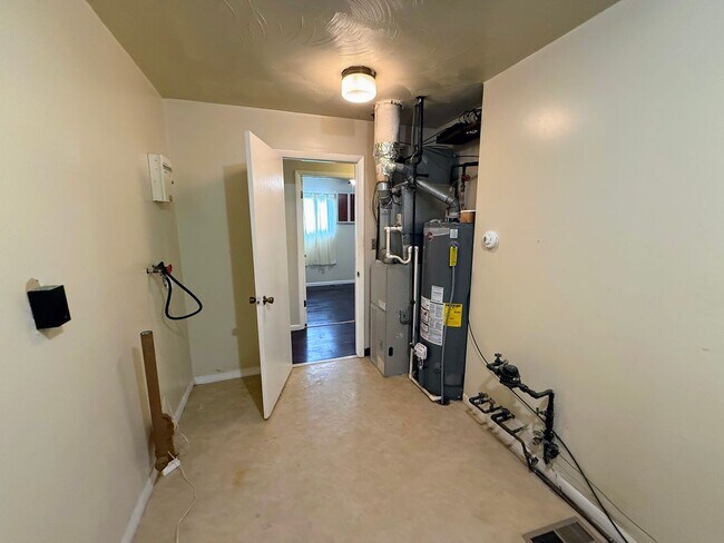 Building Photo - Well-maintained 3-bedroom, 1-bath home in Cleveland