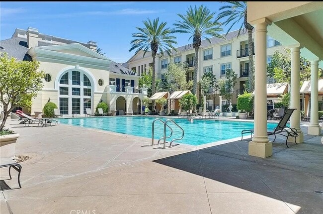 Building Photo - MOVE-IN-SPECIA-VERY-QUIET-AREA-SPACIOUS-UNIT-WITH-WASHER/DRYER