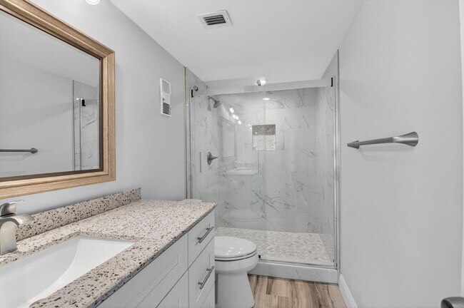 Building Photo - 7076 Huntington Ln