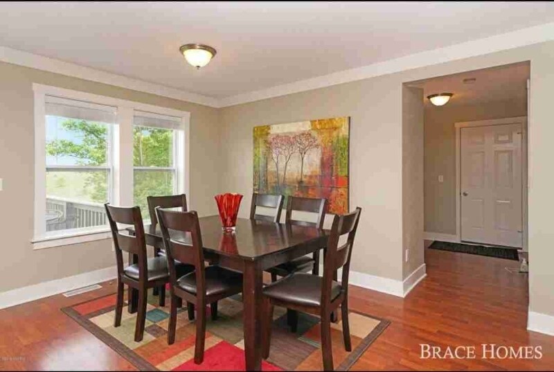 Building Photo - 717 Wild Flower Dr