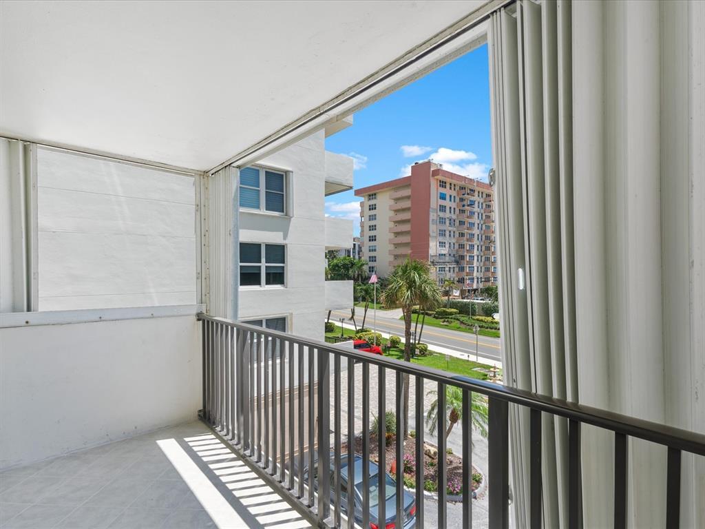 Building Photo - 1150 Hillsboro Mile