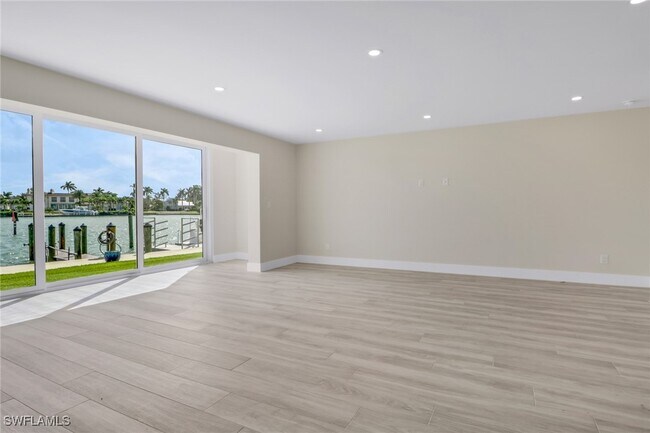 Building Photo - 2500 Gulf Shore Blvd N