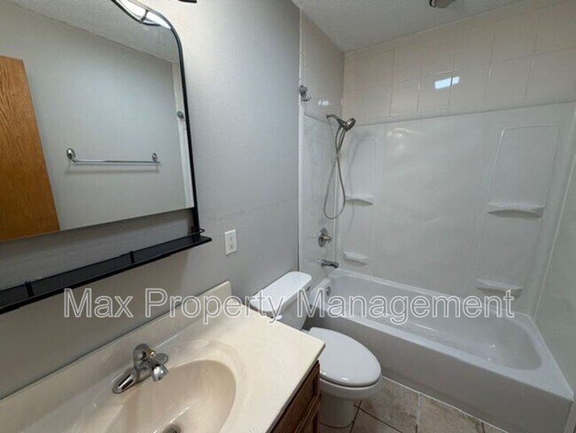 Building Photo - 205 2nd St NW