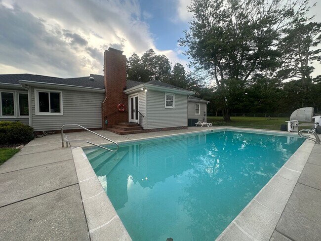 Building Photo - Call Amanda Tate at 757-289-6810 for more ...