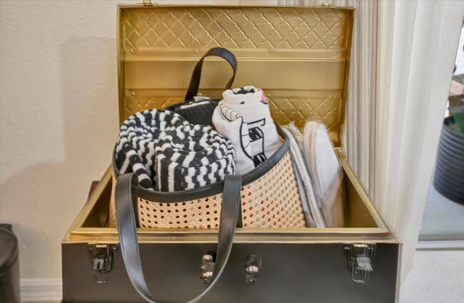 Building Photo - 19 Hoffer St