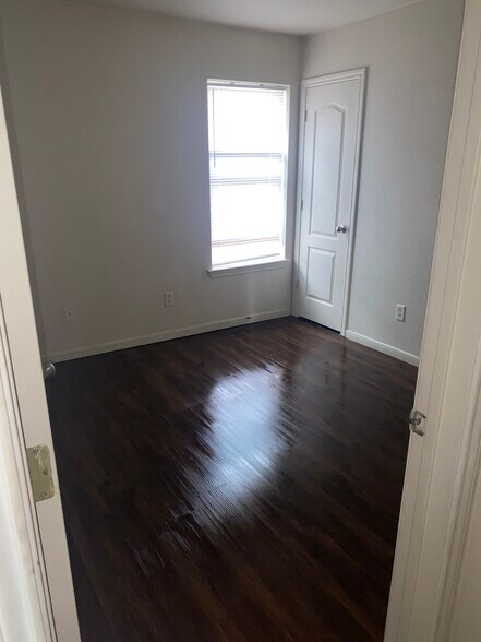 Building Photo - 416 Brittney Way