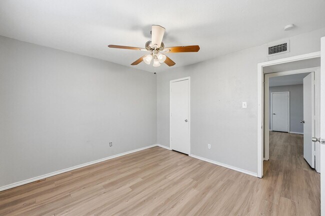 Building Photo - Beautifully Updated 3 Bed, 2 Bath Home