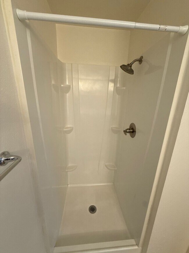 Building Photo - 3361 Portland Rd NE