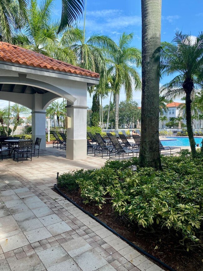 Building Photo - Greenhills-11032