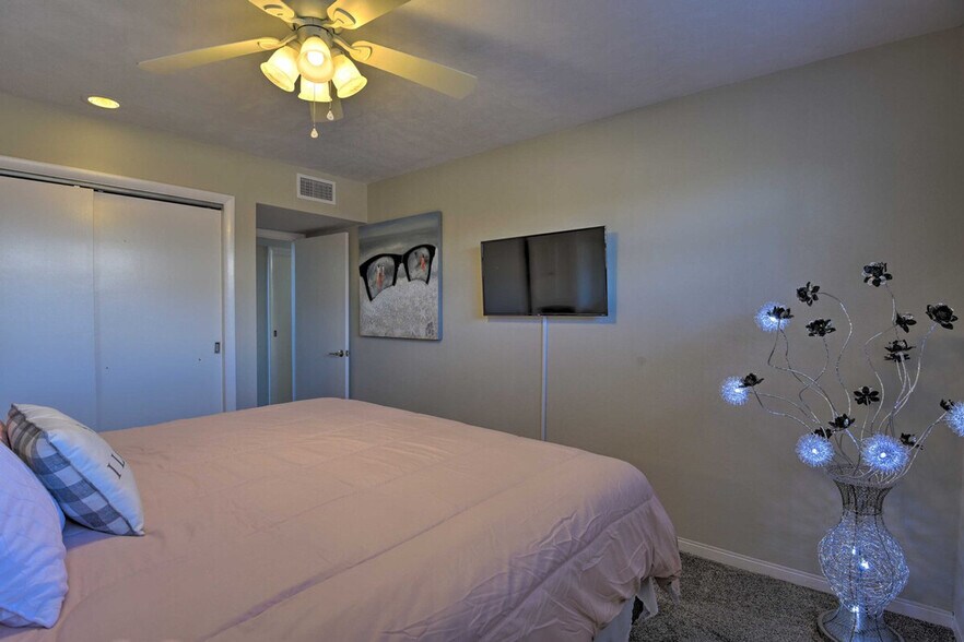 Building Photo - 726 Alden Dr