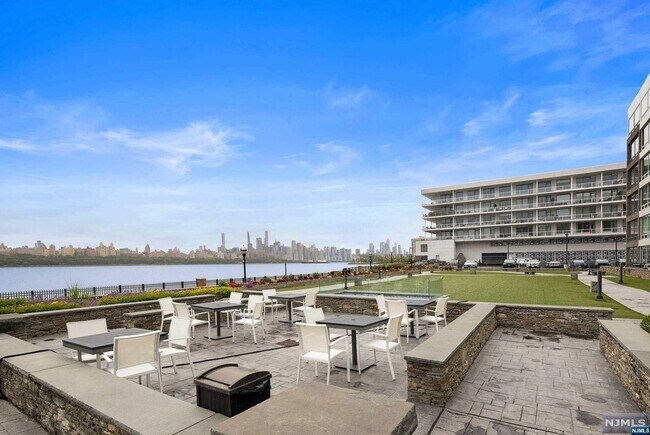 Building Photo - 9 Somerset Ln