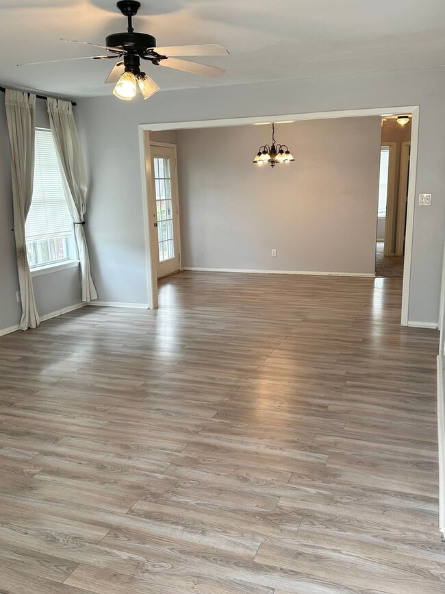 Building Photo - 2 Bedroom Home in Lindale ISD!