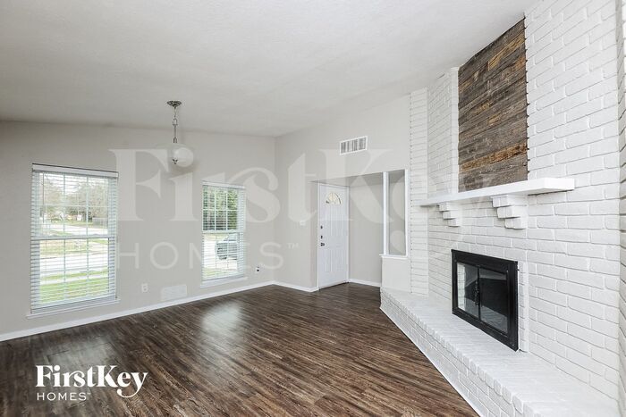 Building Photo - 4201 Yellowleaf Dr