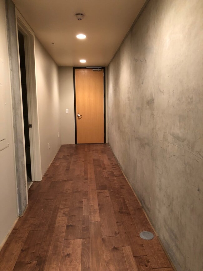 Building Photo - Gorgeous Juhl Unit For Lease