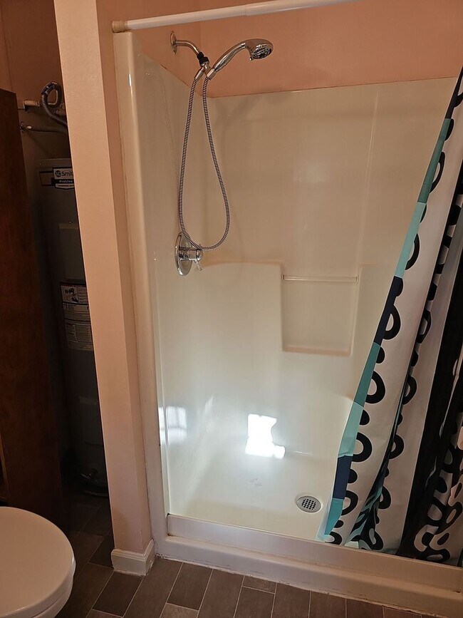 Building Photo - APPROVED APPLICATION* Charming 3 Bedroom Cottage with Private Patio in Lewiston, ID