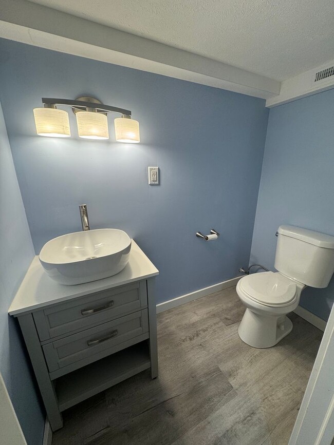Building Photo - ROOM TO ROAM! SPACIOUS VIENNA RANCH-STYLE ...