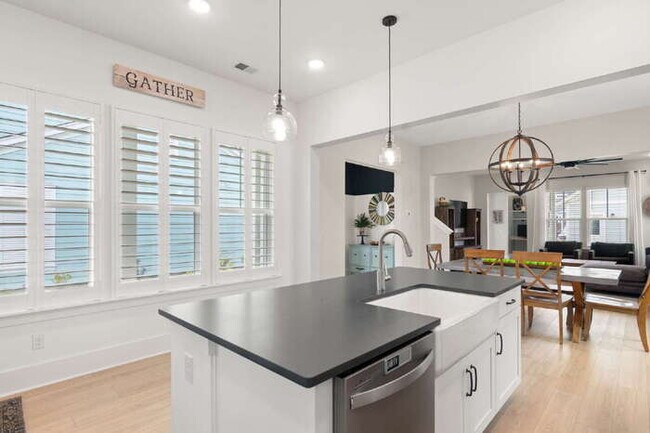 Building Photo - 115 Winding Branch Dr