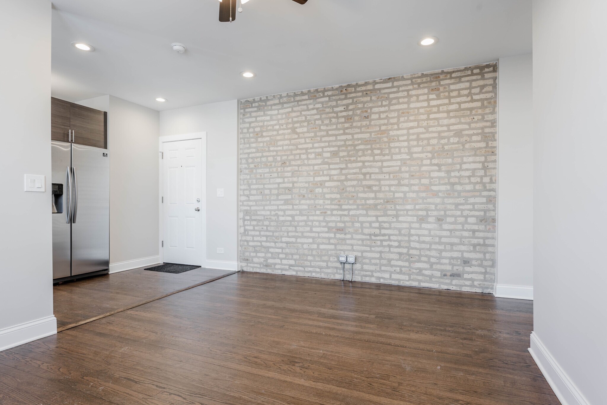 Building Photo - 1436 W Farragut Ave