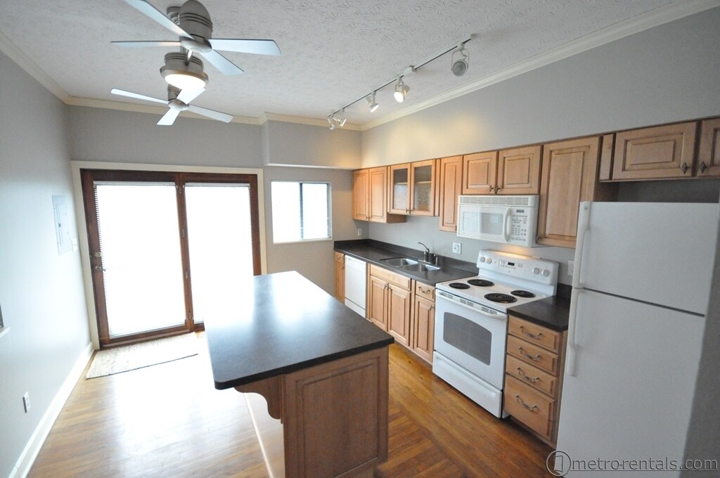 Building Photo - 820 Summit St