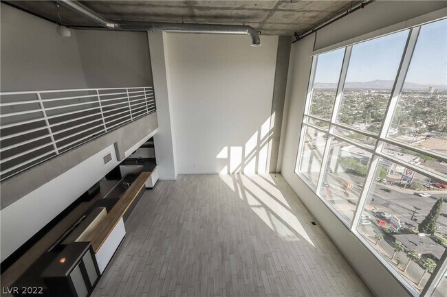 Building Photo - 900 S Las Vegas Blvd