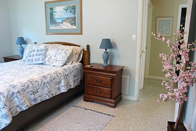 Building Photo - 3605 Iroquois Ave