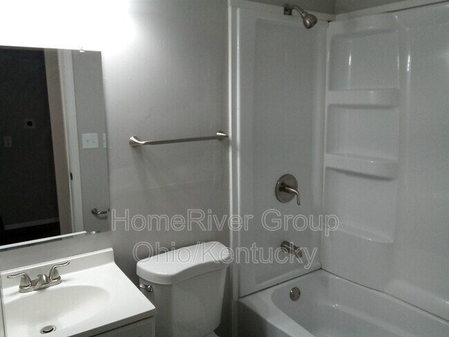 Building Photo - 973 Deerfield Ct