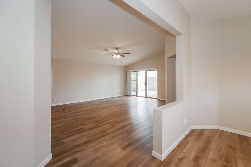 Building Photo - 3424 E Wahalla Ln