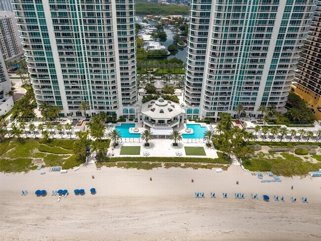 Building Photo - 16051 Collins Ave