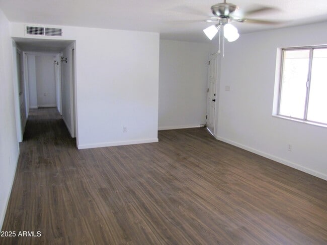 Building Photo - 947 S Cardinal Ave