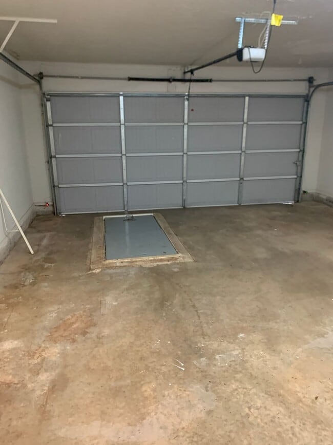 Building Photo - 517 Post Oak Ln