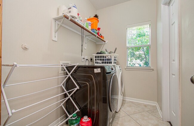 Building Photo - 26427 Sagewood Forest Dr