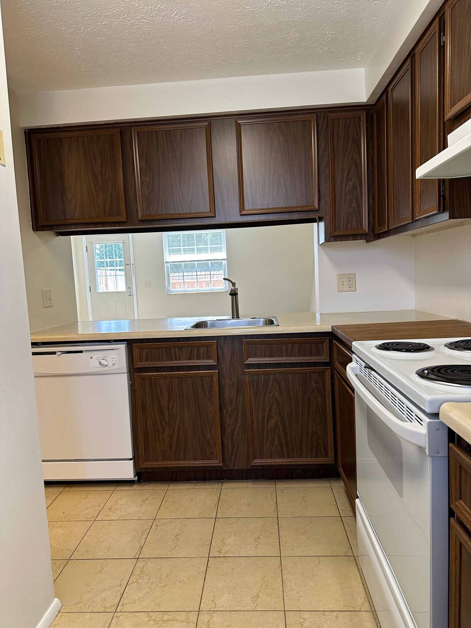 Building Photo - 6005 Black Oak Dr
