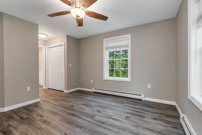 Building Photo - 4 Mill Pond Rd