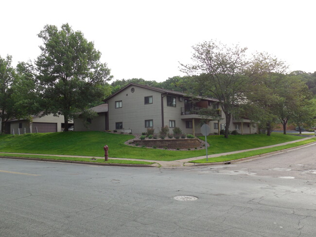 Primary Photo - Autumn Ridge Townhomes