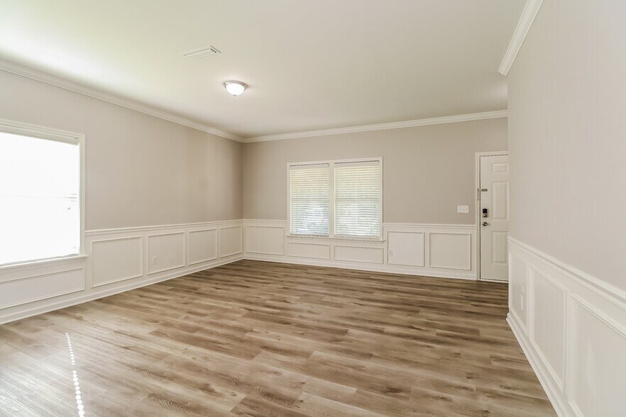 Building Photo - 14416 Lake Crossing Dr