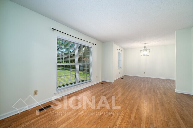 Building Photo - 2245 Tal Heim Dr