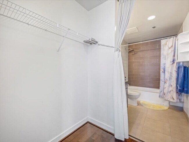 Building Photo - Luxury High Rise Condo Available 7/1/25