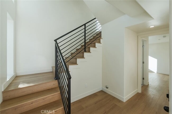 Building Photo - 714 1/2 Chestnut Avenue Unit