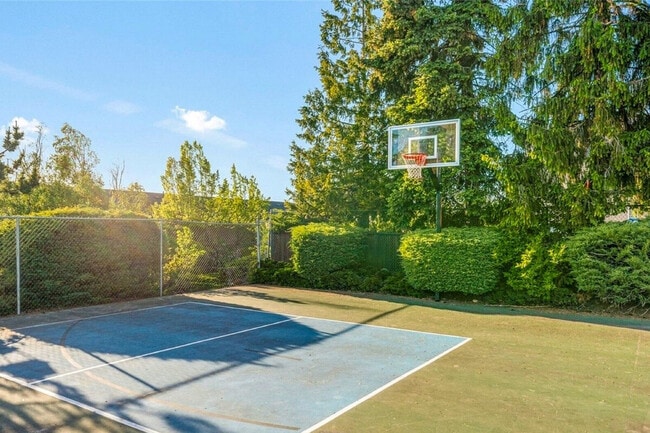 Building Photo - 1425 S Puget Dr