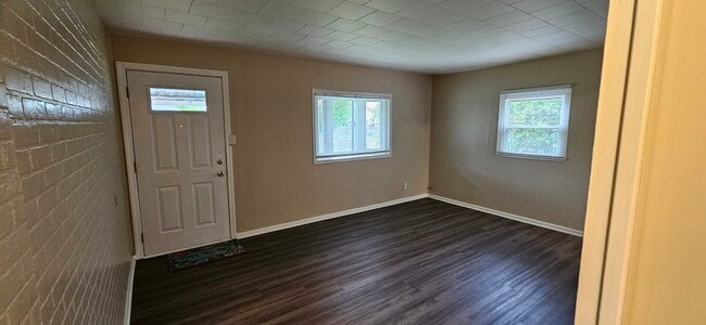 Building Photo - 2085 Bellefontaine Ave