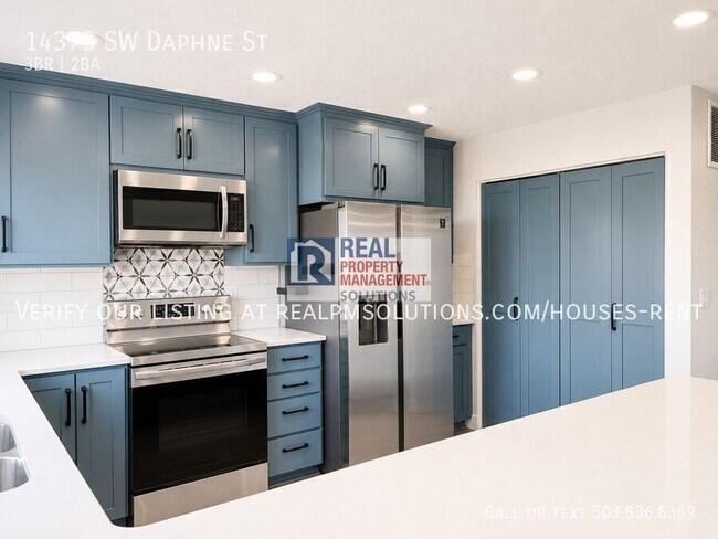 Building Photo - 14373 SW Daphne St