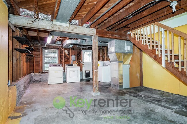 Building Photo - Two Bedroom Retreat with Hardwood Floors and Style