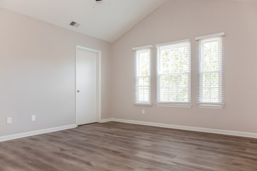 Building Photo - 12106 Kempshott Ct