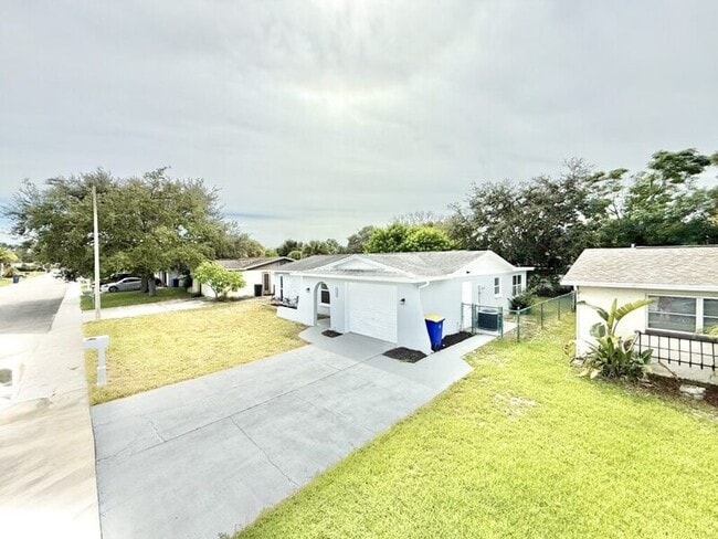 Building Photo - 3250 Coldwell Dr