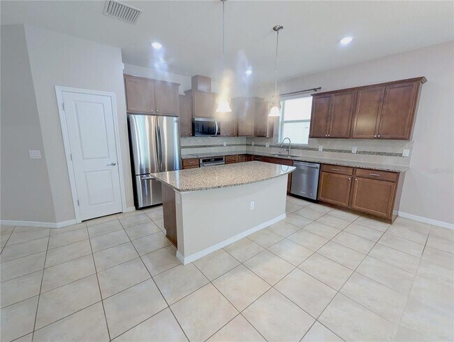 Building Photo - 18810 Birchwood Groves Dr