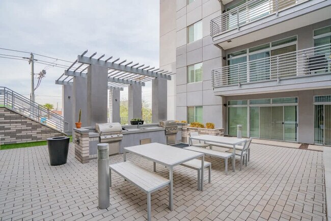 Building Photo - 914 N 3rd St