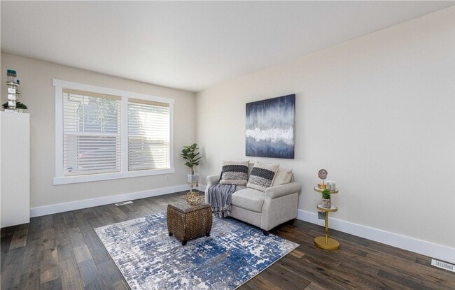 Building Photo - Stunning large 4 bedroom in Northwest Land...