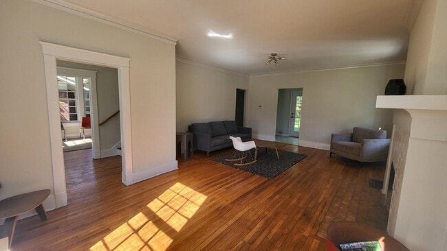 Building Photo - 1844 Oliver Ave