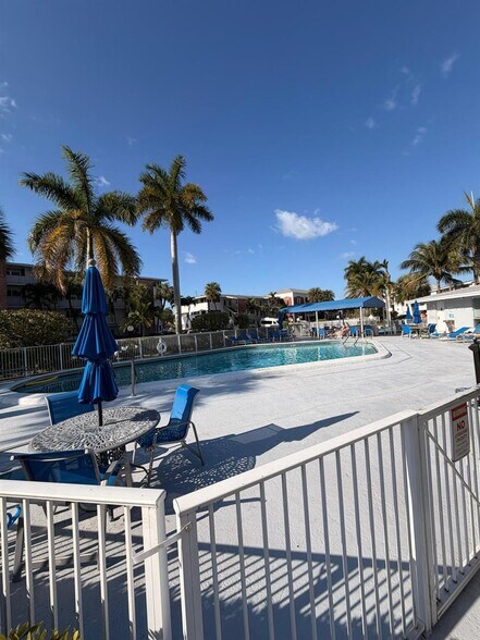 Building Photo - 450 Paradise Isle Blvd