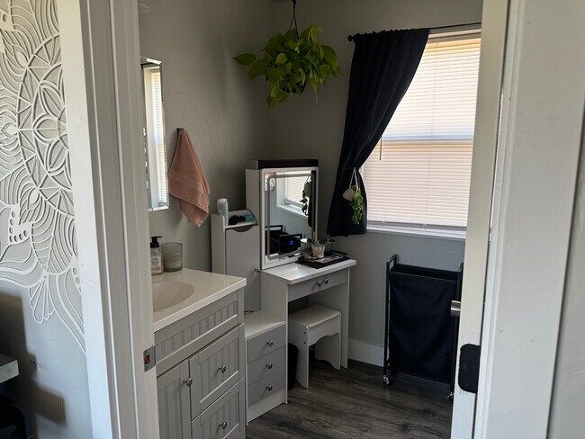 Building Photo - 1839 S Rocker Rd